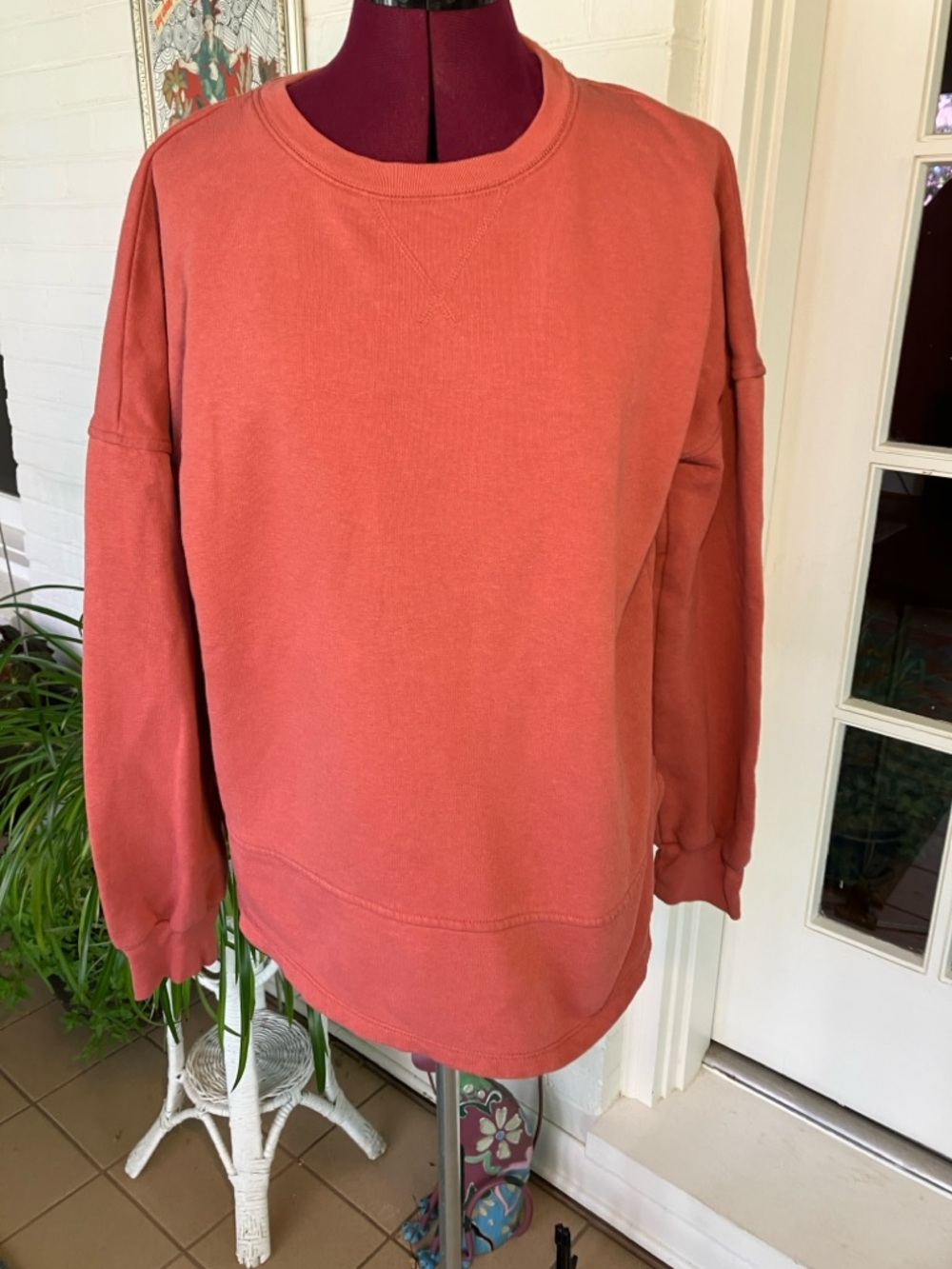 Universal Thread Women’s Crewneck Sweatshirt in Rust Medium